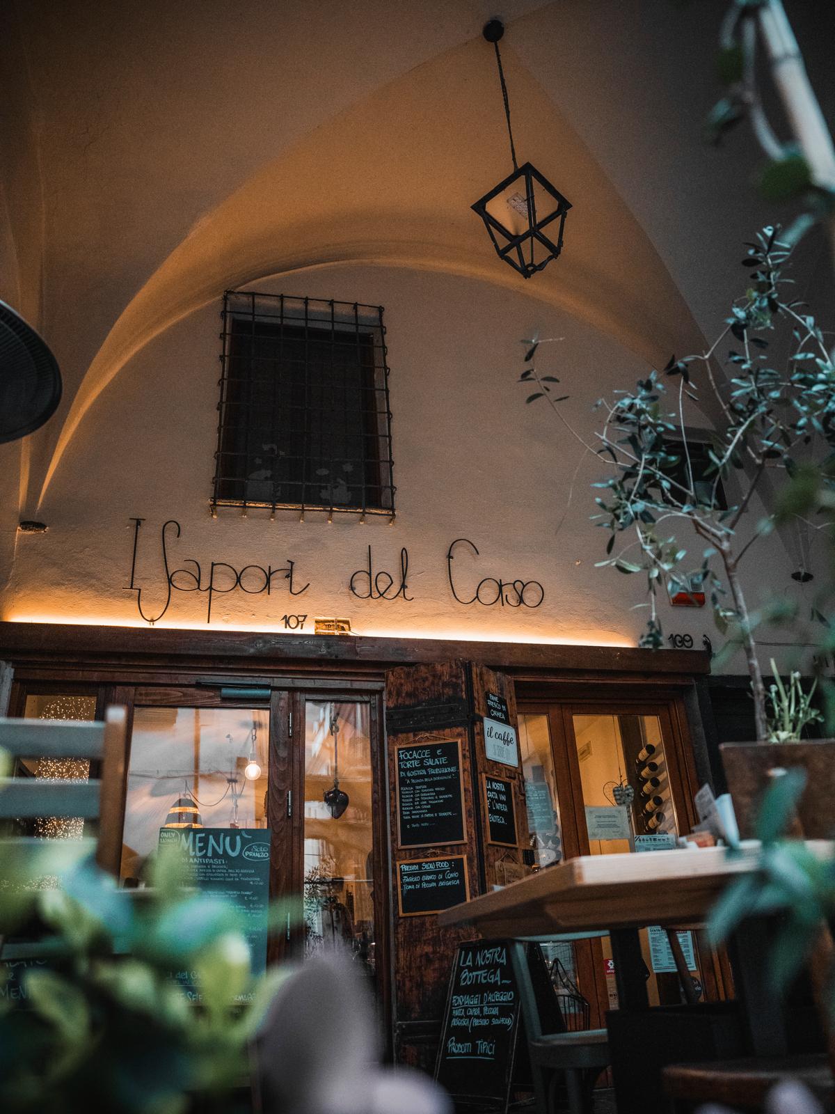 Ingresso de I Sapori del Corso sotto i portici